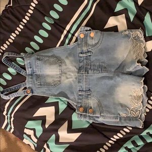 Cat and Jack kids medium denim overall shorts